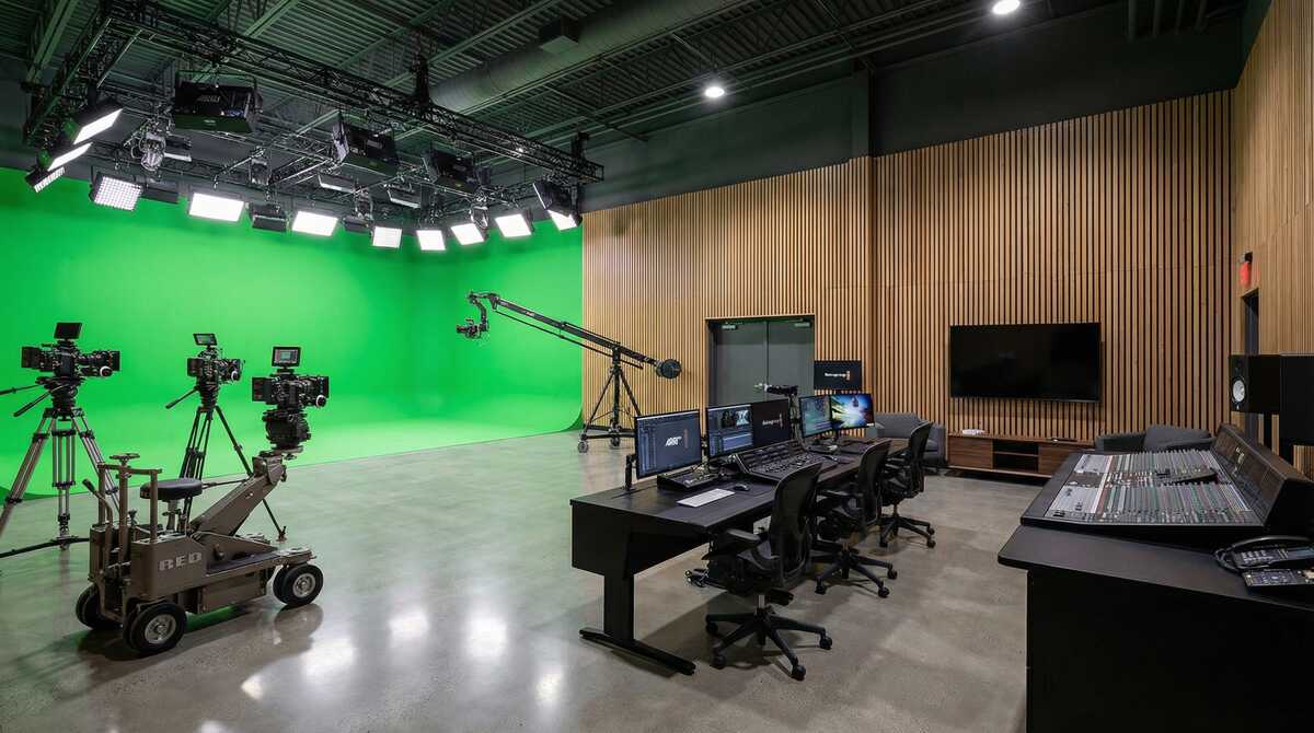 小马拉大车影视制作工作室